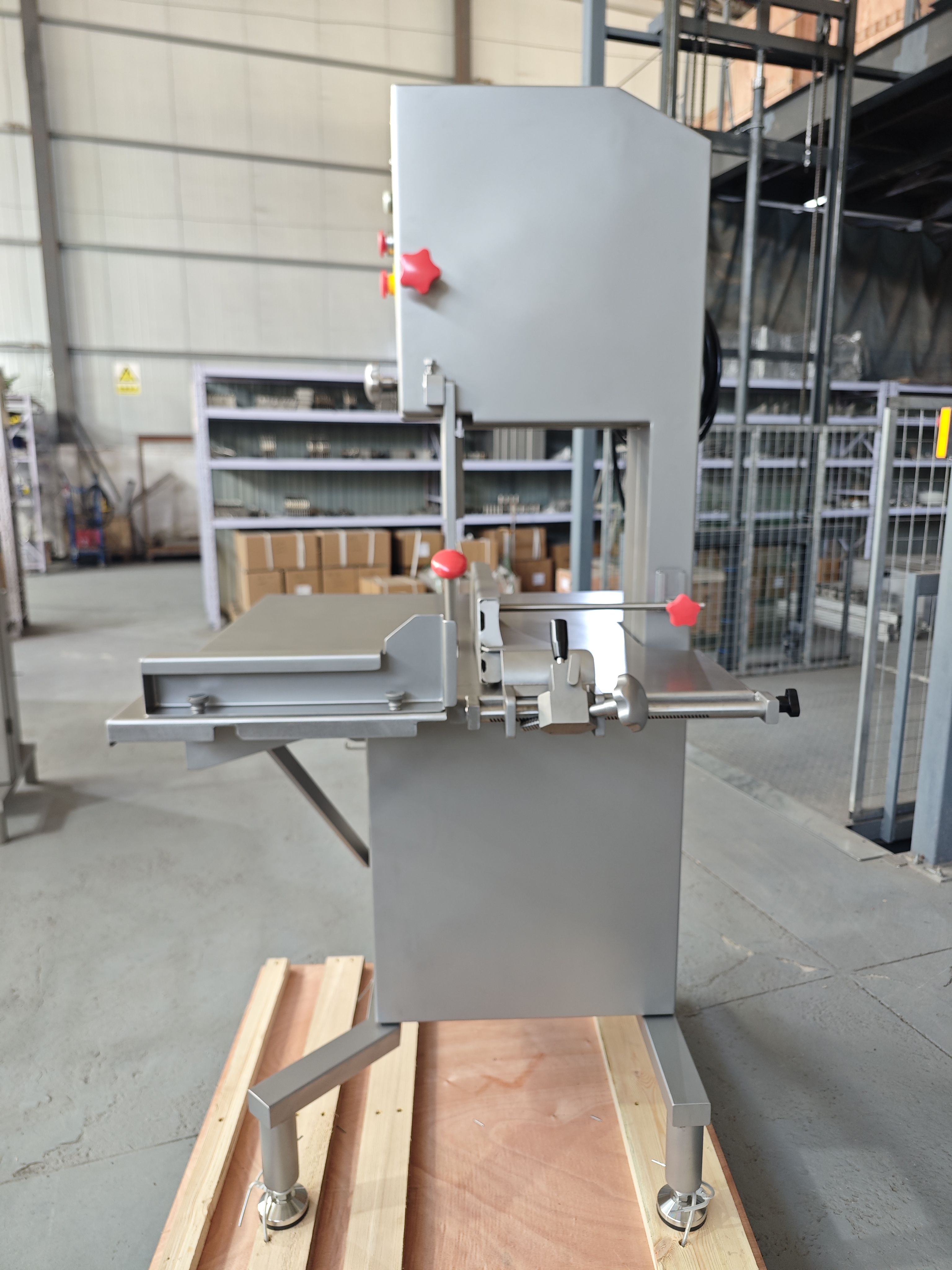 DANIEL BG126 2nd-generation bone saw with sliding table and auto-return